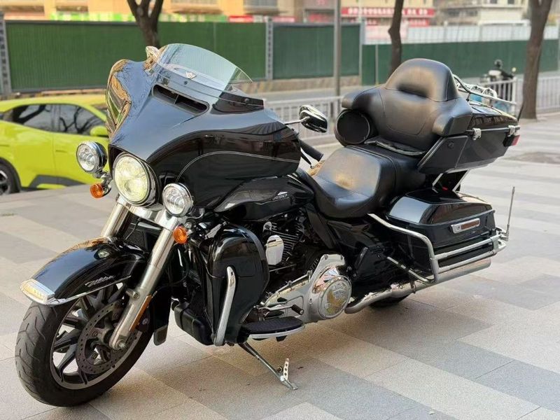 二手哈雷戴维森旗舰滑翔  Limited