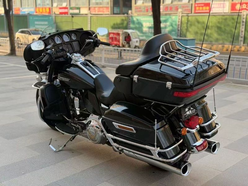 二手哈雷戴维森旗舰滑翔  Limited