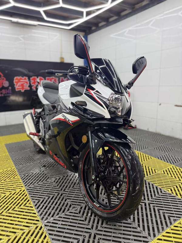 二手豪爵铃木GSX250R