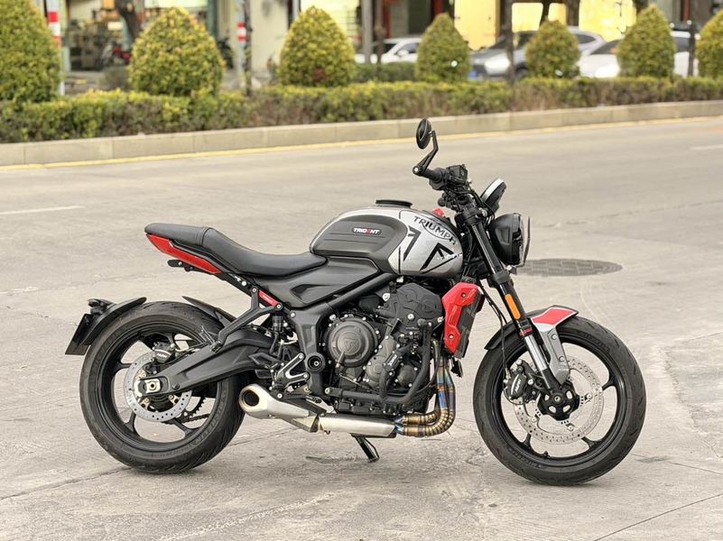 二手凯旋Trident 660