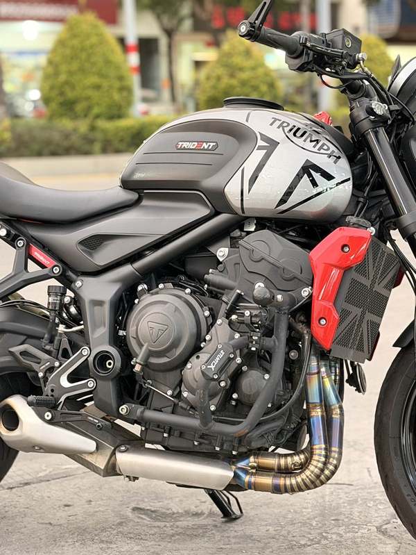 二手凯旋Trident 660