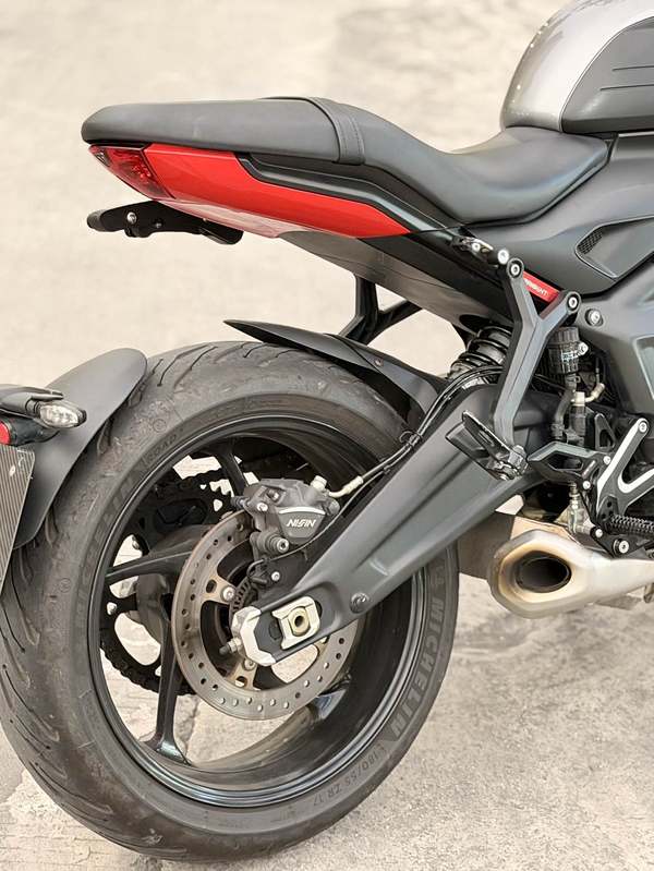 二手凯旋Trident 660