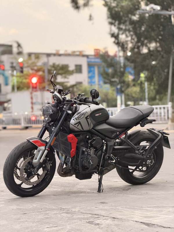 二手凯旋Trident 660