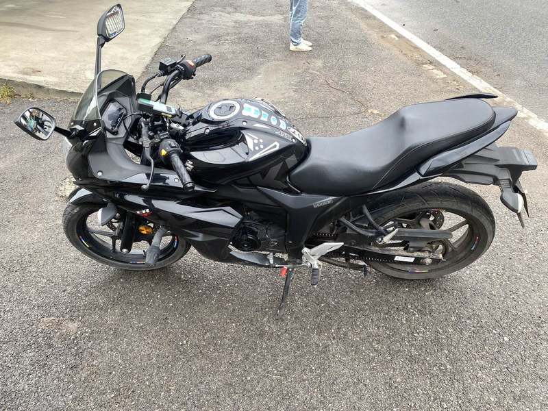 二手济南铃木极客飒 Gixxer 155
