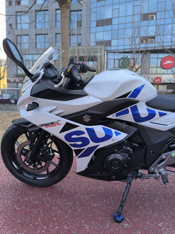 二手豪爵铃木GSX250R