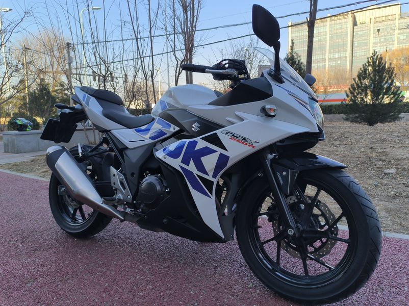 二手豪爵铃木GSX250R