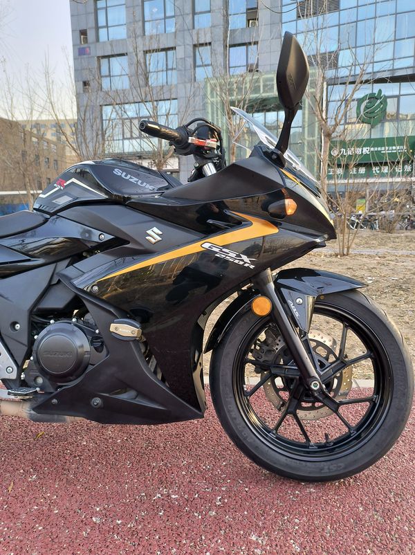二手豪爵铃木GSX250R