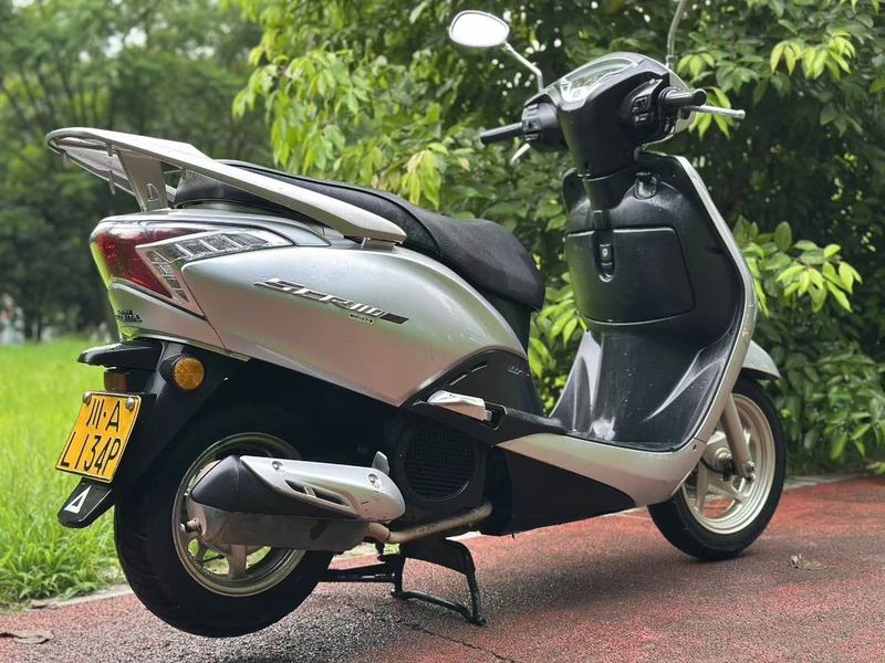 二手五羊本田SCR110 佳御