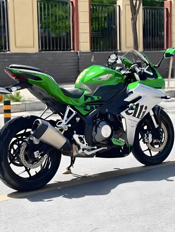 二手贝纳利龙卷风 Tornado 252R