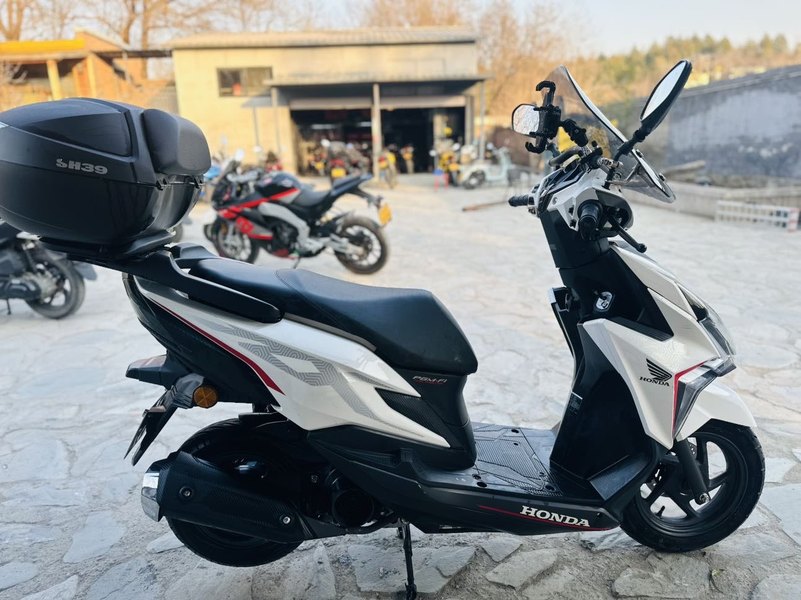 二手新大洲本田裂行 RX125Fi