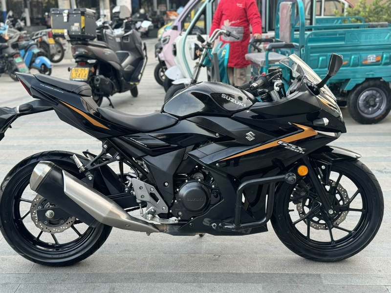 二手豪爵铃木GSX250R
