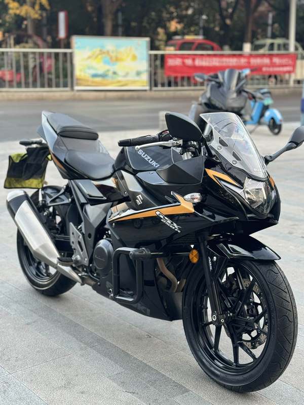 二手豪爵铃木GSX250R