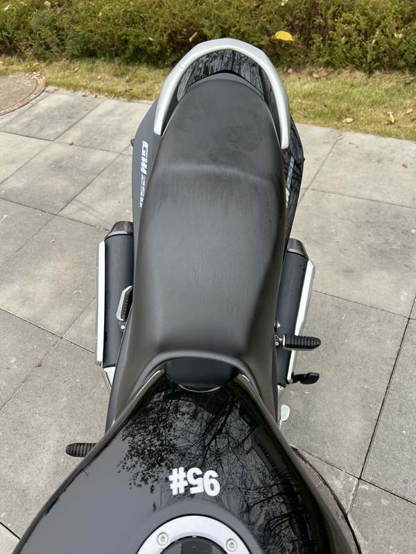 二手豪爵铃木骊驰 GW250