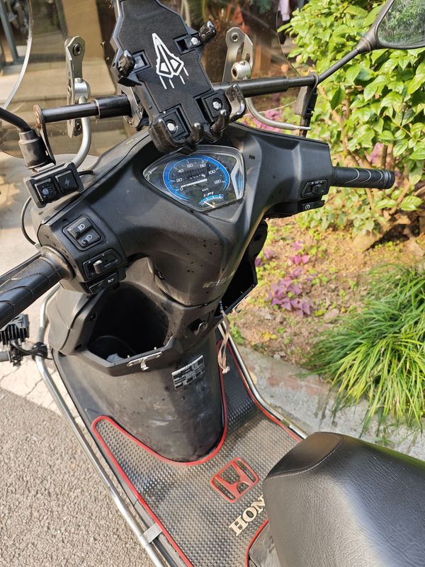 二手五羊本田SCR 喜鲨125