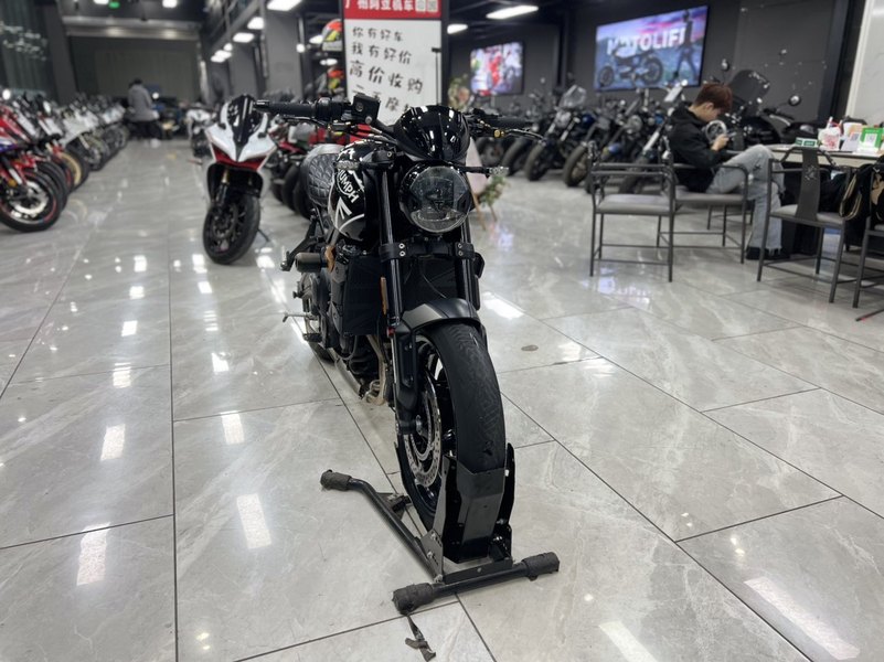 二手凯旋Trident 660