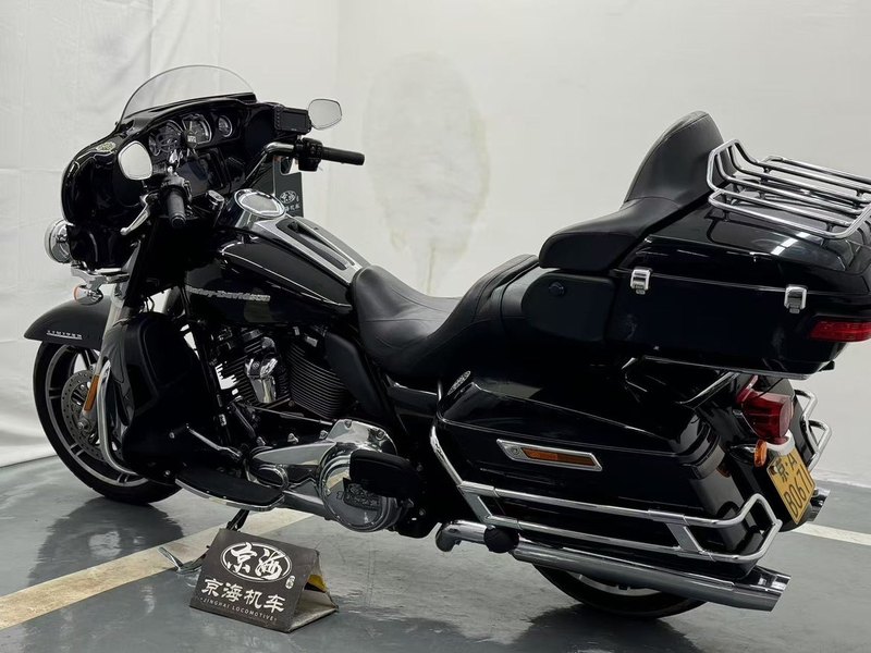 二手哈雷戴维森旗舰滑翔  Limited
