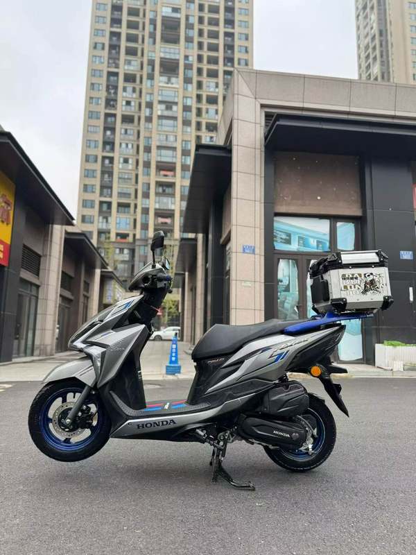 二手新大洲本田裂行 RX125Fi