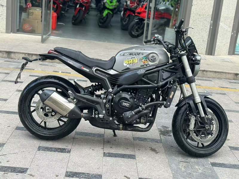 二手贝纳利幼狮 Leoncino 800