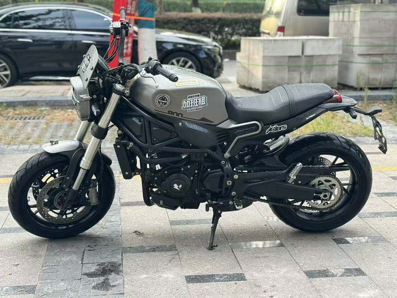 二手贝纳利幼狮 Leoncino 800