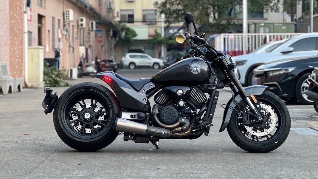 二手香帅金刚狼800S