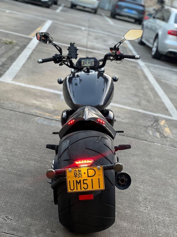 二手香帅金刚狼800S