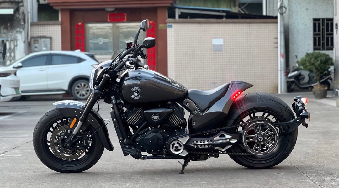 二手香帅金刚狼800S