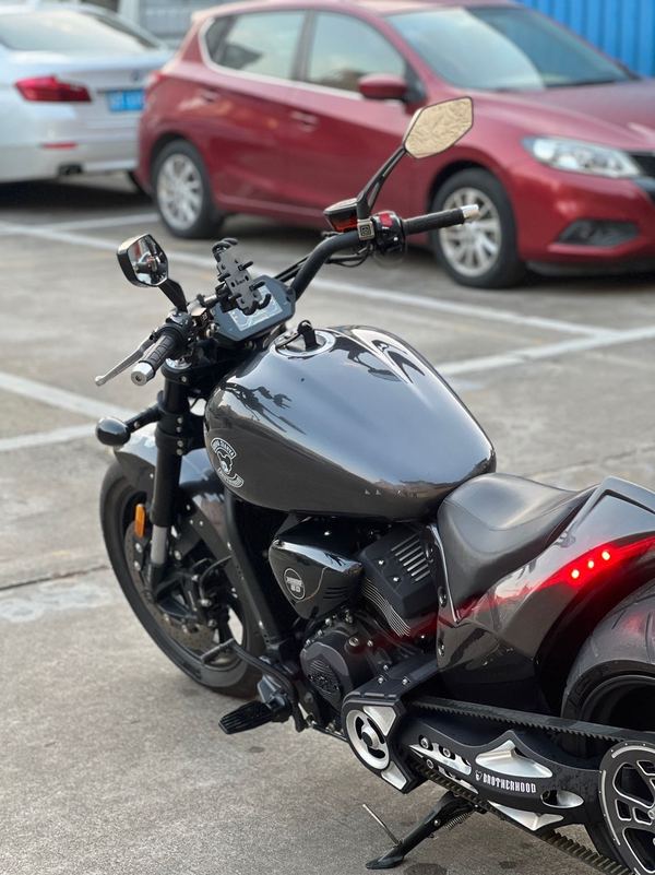 二手香帅金刚狼800S