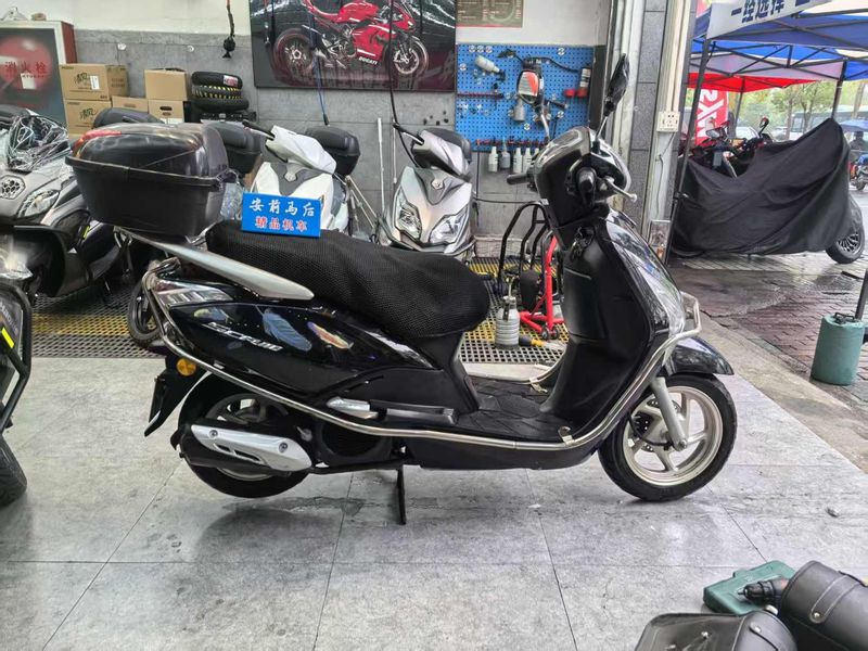 二手五羊本田SCR110 佳御