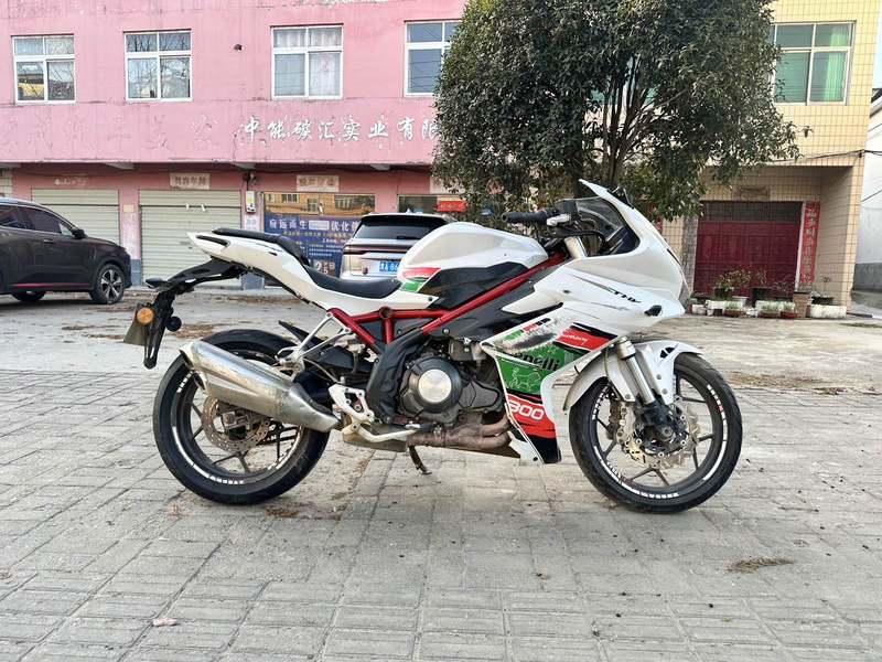 二手贝纳利龙卷风 Tornado 302R