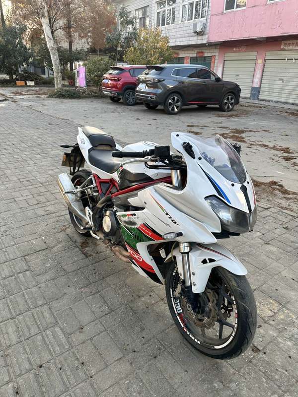 二手贝纳利龙卷风 Tornado 302R