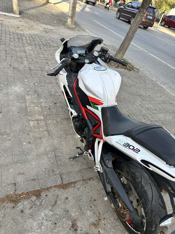 二手贝纳利龙卷风 Tornado 302R