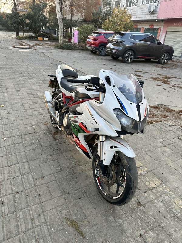 二手贝纳利龙卷风 Tornado 302R