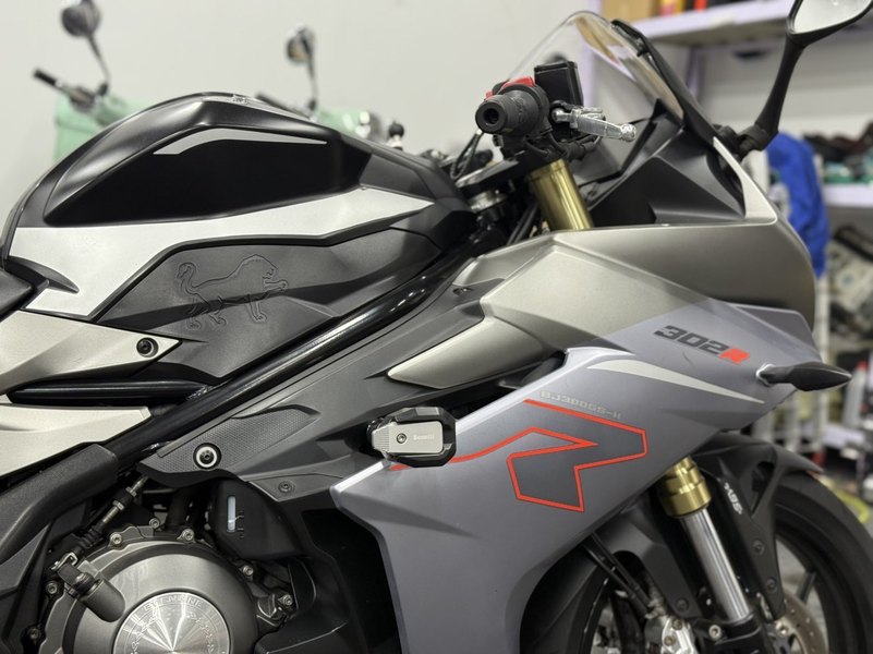 二手贝纳利龙卷风 Tornado 302R