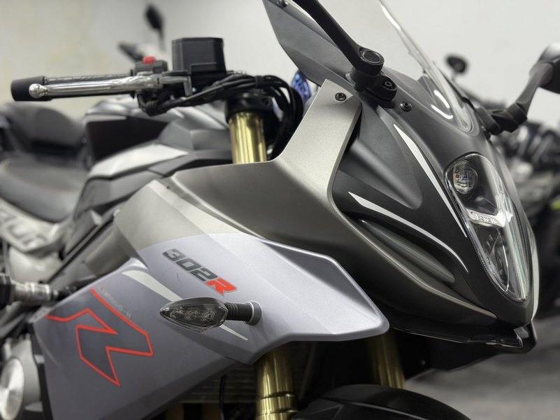 二手贝纳利龙卷风 Tornado 302R