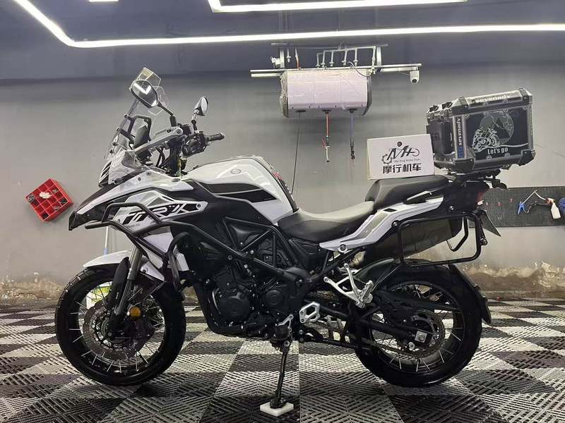 二手贝纳利金鹏 TRK502