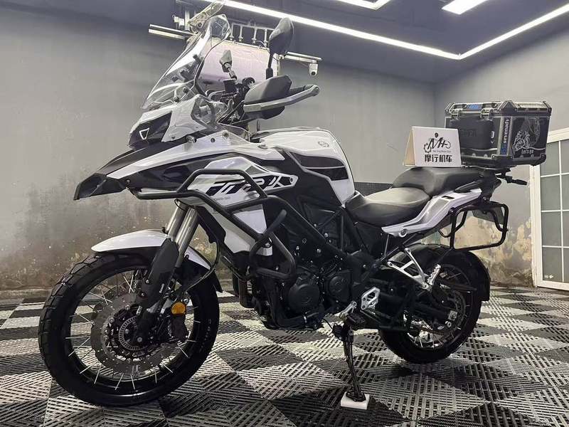 二手贝纳利金鹏 TRK502