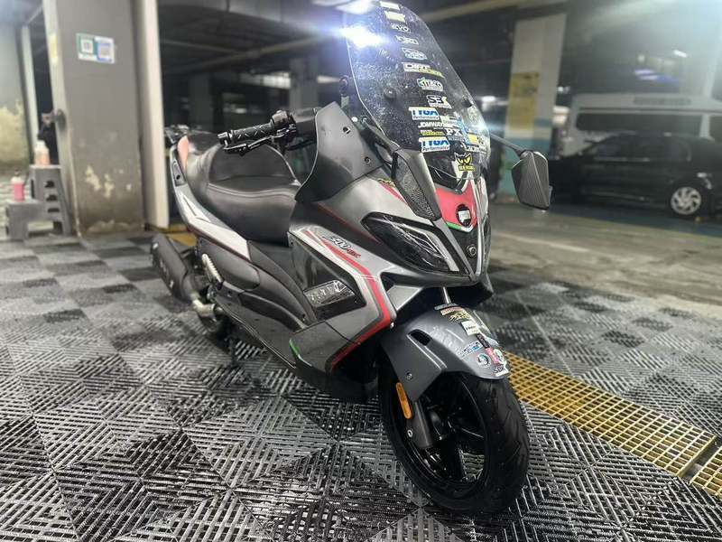 二手阿普利亚SR MAX 300