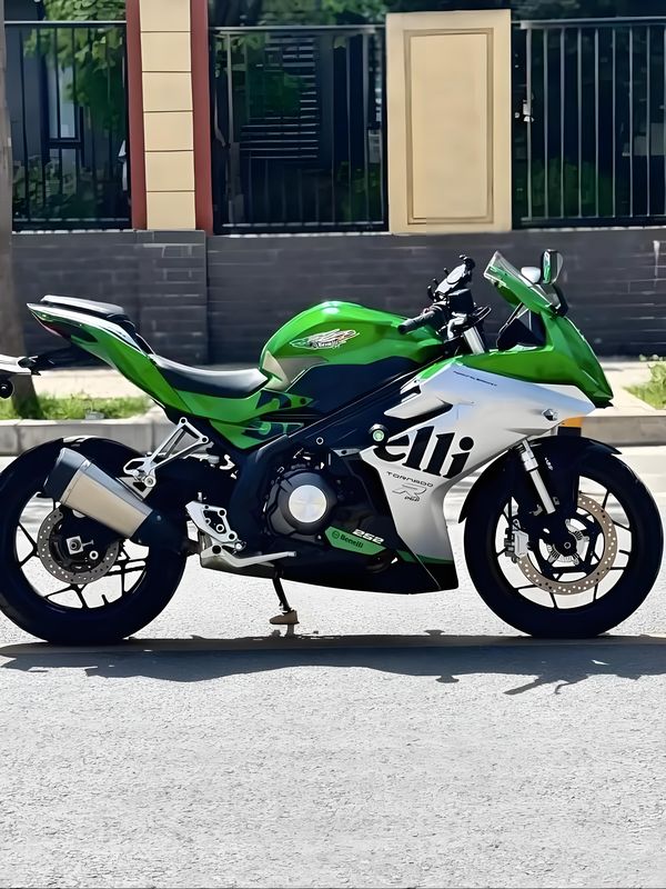 二手贝纳利龙卷风 Tornado 252R