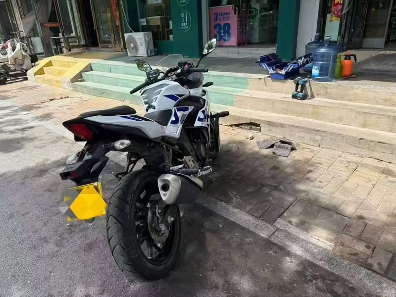 二手豪爵铃木GSX250R