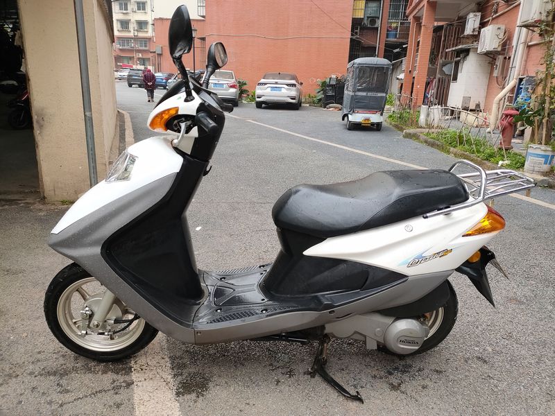 二手五羊本田SCR125