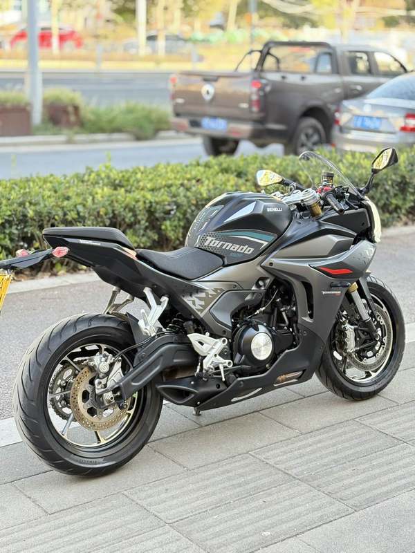 二手贝纳利龙卷风 Tornado 552R