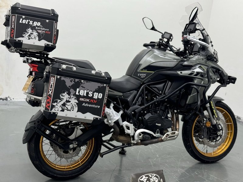 二手贝纳利金鹏 TRK502