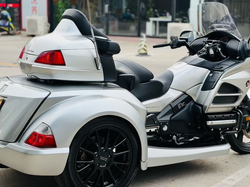 二手本田金翼正三轮