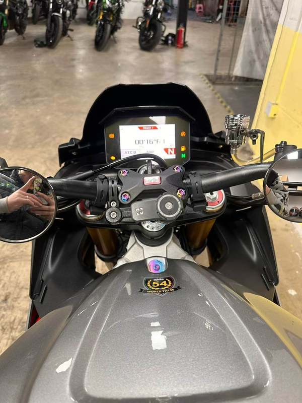 二手阿普利亚Tuono V4