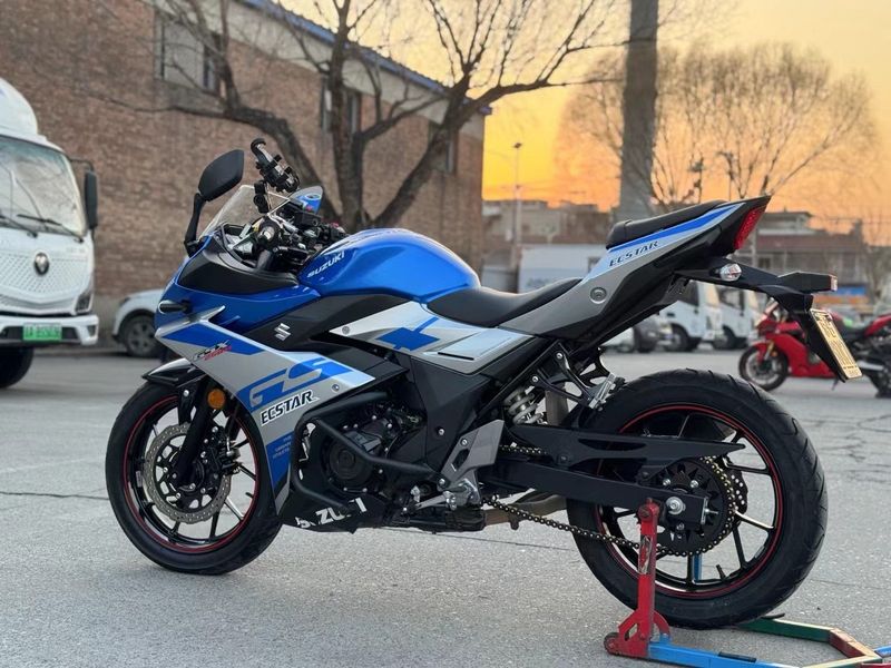 二手豪爵铃木GSX250R