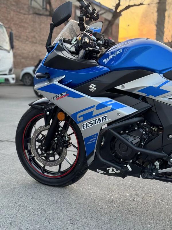 二手豪爵铃木GSX250R