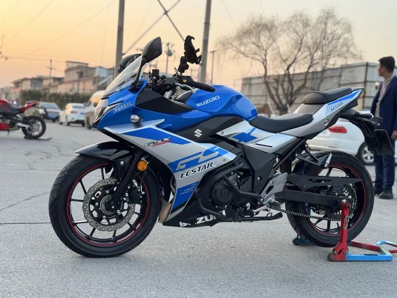 二手豪爵铃木GSX250R