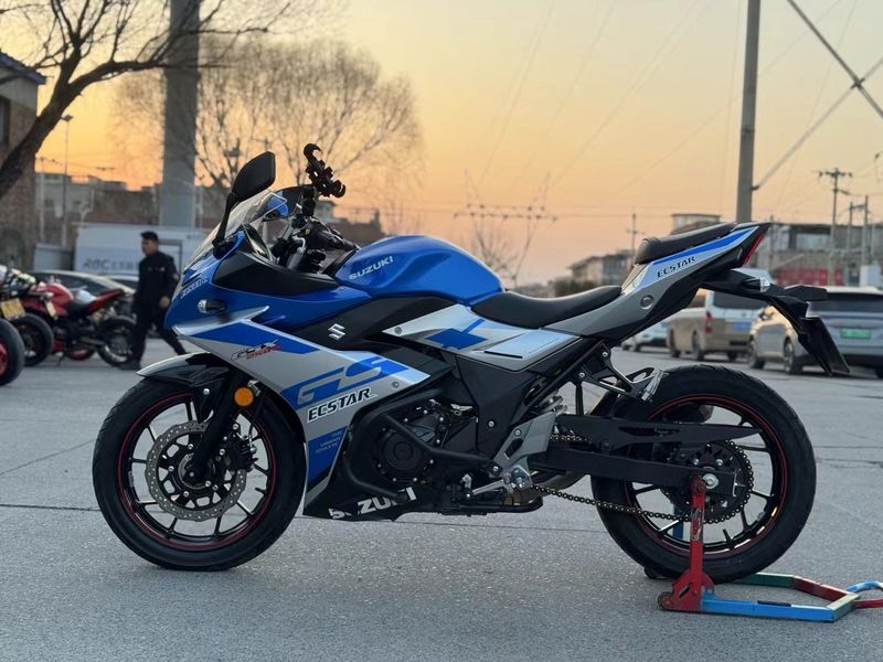 二手豪爵铃木GSX250R