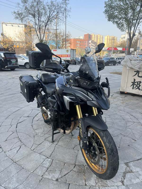 二手贝纳利TRK702