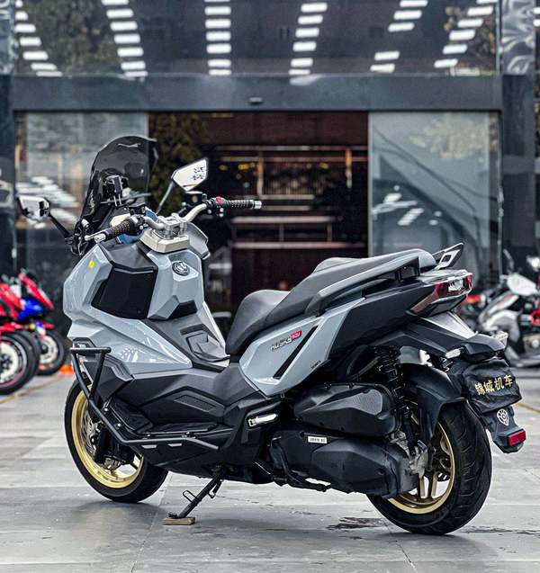 二手三阳哈士奇 Husky ADV300